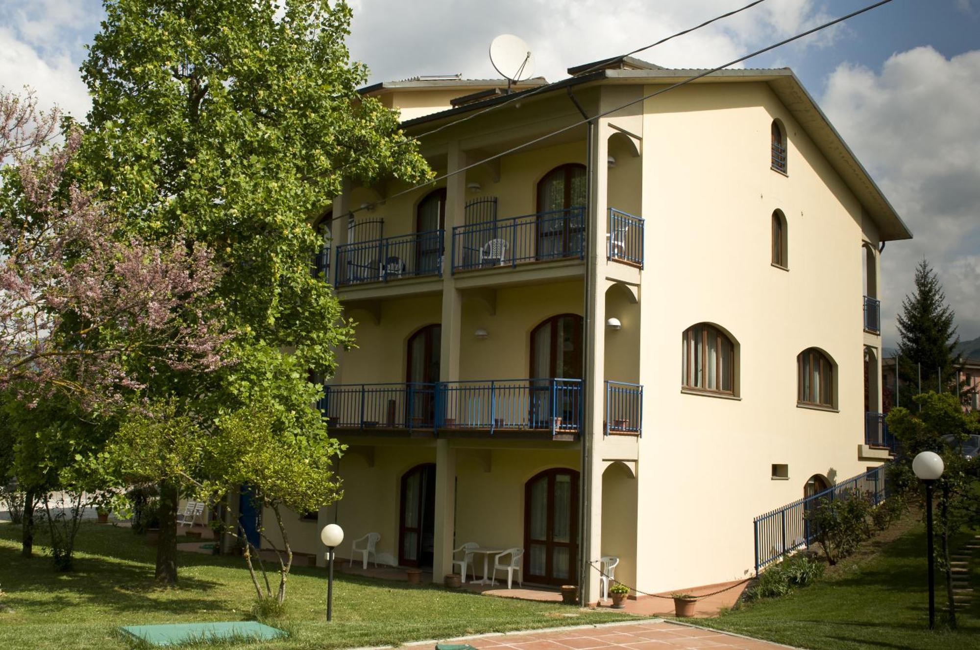 Hotel The Marquee Castelnuovo di Garfagnana Buitenkant foto
